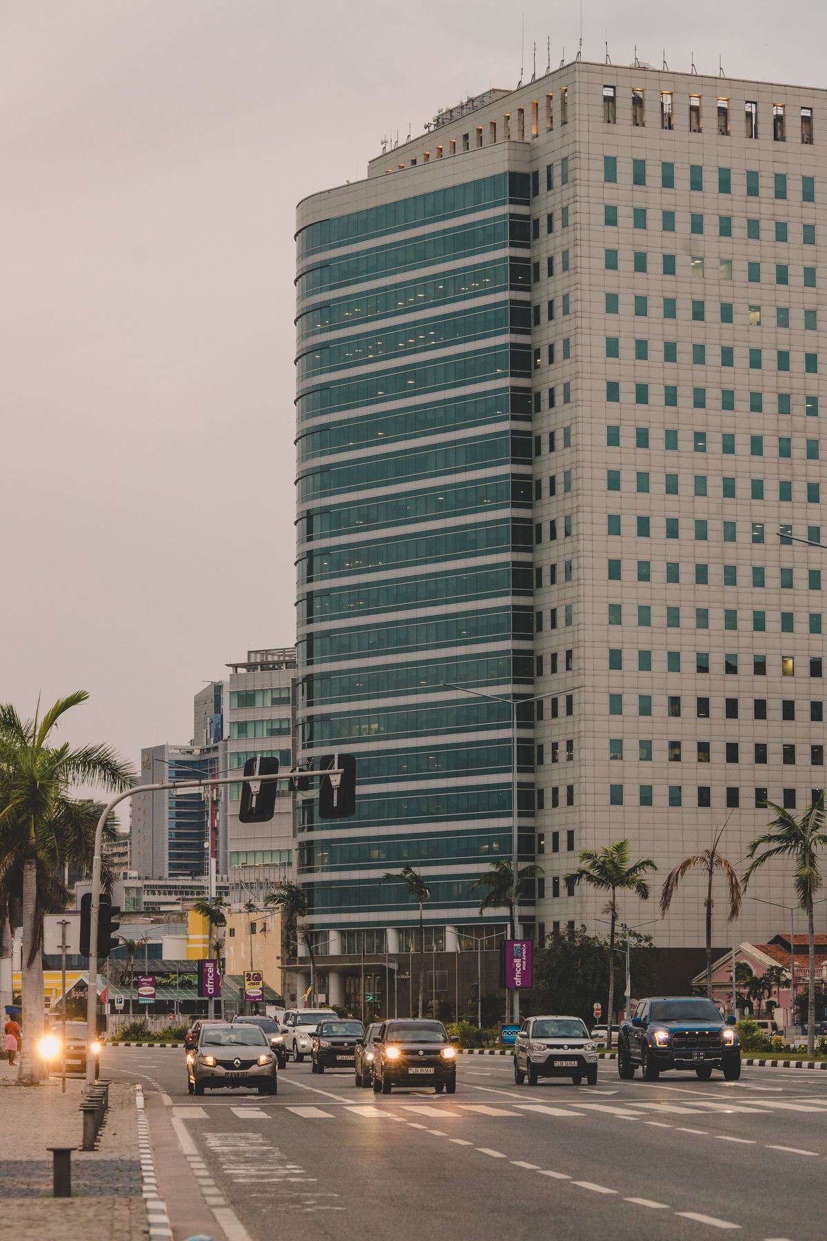 Luanda urban business and infrastructure context